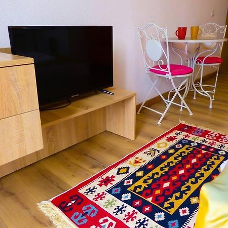 Live-Inn Stunning Apartment On Azneft Sq With President Palace & Old City Views Baku Bagian luar foto