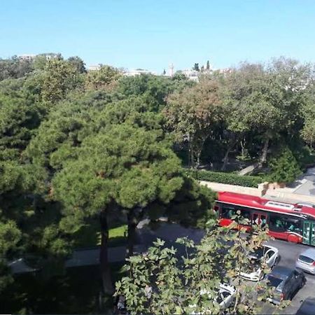 Live-Inn Stunning Apartment On Azneft Sq With President Palace & Old City Views Baku Bagian luar foto