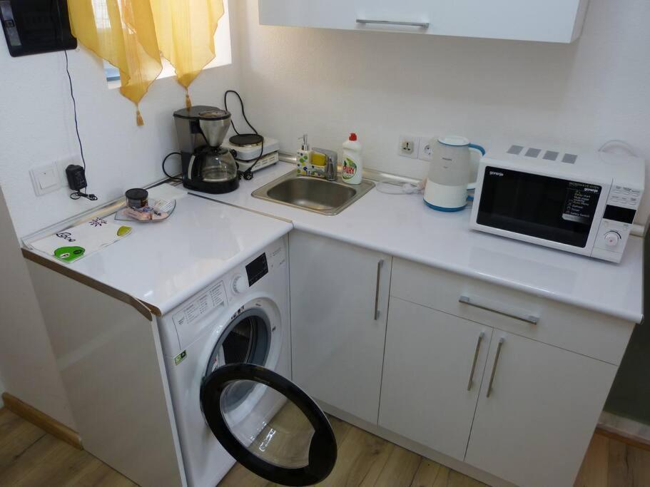 Live-Inn Stunning Apartment On Azneft Sq With President Palace & Old City Views Baku Bagian luar foto