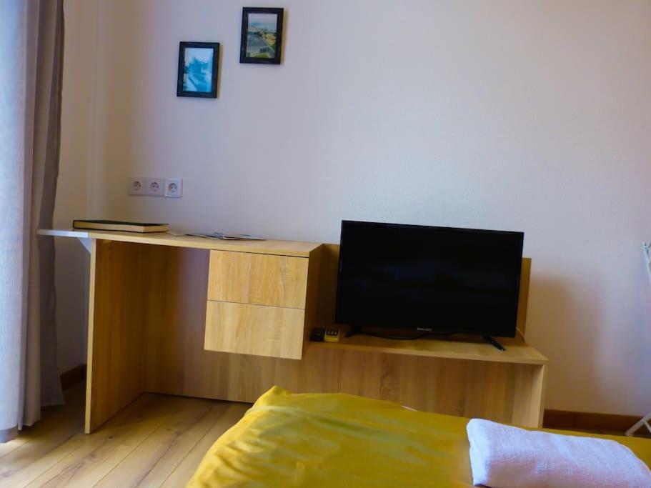 Live-Inn Stunning Apartment On Azneft Sq With President Palace & Old City Views Baku Bagian luar foto