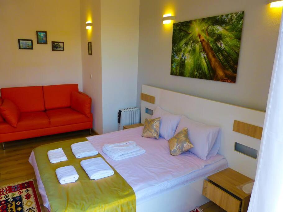 Live-Inn Stunning Apartment On Azneft Sq With President Palace & Old City Views Baku Bagian luar foto