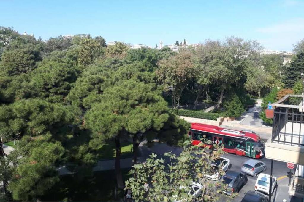 Live-Inn Stunning Apartment On Azneft Sq With President Palace & Old City Views Baku Bagian luar foto