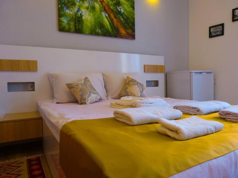 Live-Inn Stunning Apartment On Azneft Sq With President Palace & Old City Views Baku Bagian luar foto