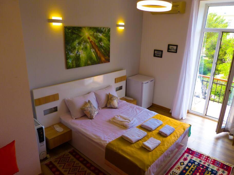 Live-Inn Stunning Apartment On Azneft Sq With President Palace & Old City Views Baku Bagian luar foto